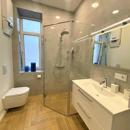 Apartament Picturesque Old Town With Charming Balcony
