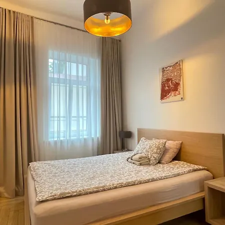 Apartment Picturesque Old Town With Charming Balcony