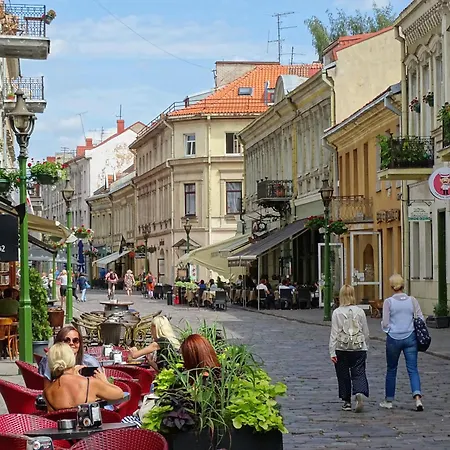 Picturesque Old Town With Charming Balcony Lägenhet *
