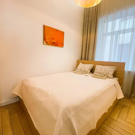 Picturesque Old Town With Charming Balcony Apartment *