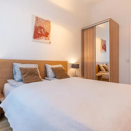 דירה Picturesque Old Town With Charming Balcony