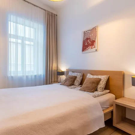 Picturesque Old Town With Charming Balcony Daire *