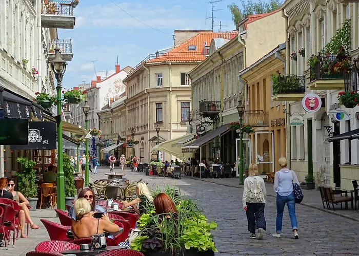Picturesque Old Town With Charming Balcony דירה *