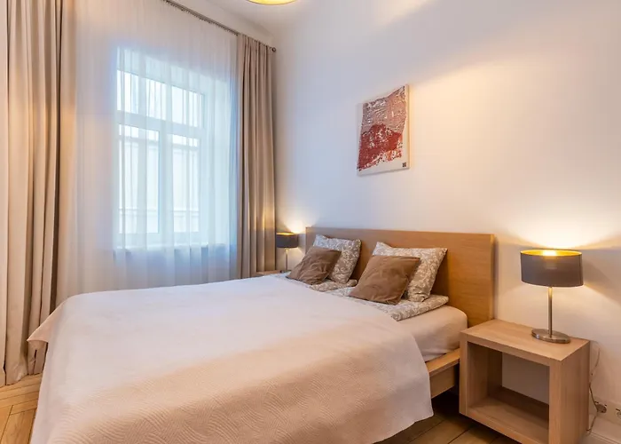 Picturesque Old Town With Charming Balcony דירה *