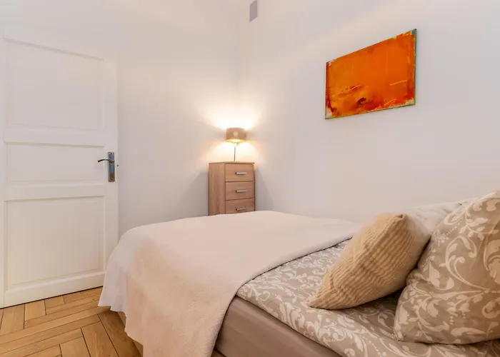 דירה Picturesque Old Town With Charming Balcony *