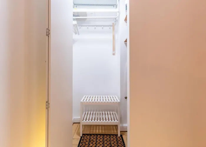 דירה Picturesque Old Town With Charming Balcony